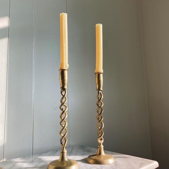 One Spiral Twisted Golden Candle Holder - Picture 2 of 5